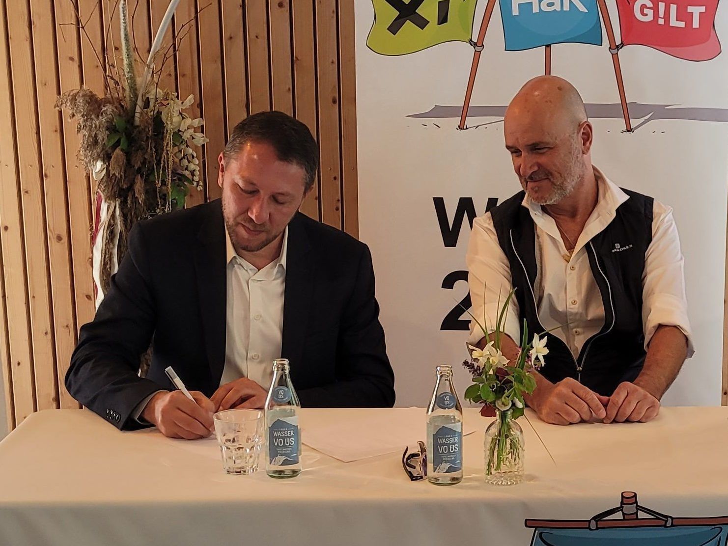 Unterzeichnung Xi HaK Gilt Vereinbarung. Murat Durdu, Chris Alge, Thomas Doppelhofer (von links)