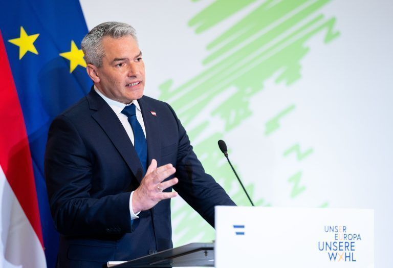 ABD0007_20240409 – WIEN –
STERREICH: Bundeskanzler Karl Nehammer (
VP) am Dienstag, 09. April 2024, im Rahmen einer EU-Gemeinderte-Tagung in Wien. – FOTO: APA/GEORG HOCHMUTH