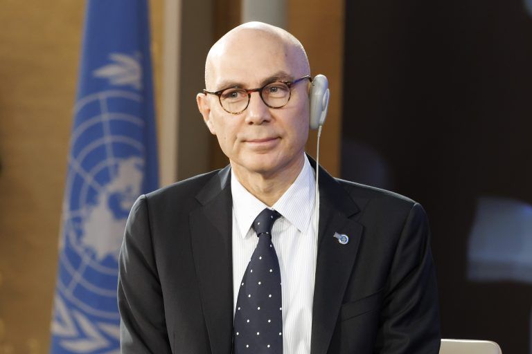 ABD0008_20231212 – GENEVA GENEVE GENF – SCHWEIZ: U.N. High Commissioner for Human Rights Volker Turk (Tuerk), attends the high-level event commemorating the 75th Anniversary of the Universal Declaration of Human Rights, at the European headquarters of the United Nations in Geneva, Switzerland, Tuesday, December 12, 2023. (KEYSTONE/Salvatore Di Nolfi). – FOTO: APA/KEYSTONE/SALVATORE DI NOLFI