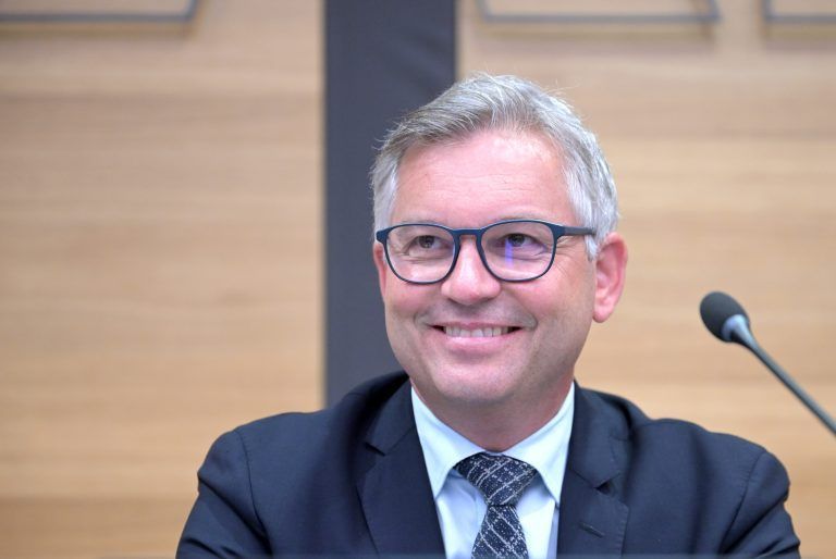 ABD0022_20240424 – WIEN –
STERREICH: Der als Auskunftsperson geladene Finanzminister Magnus Brunner (
VP) im Rahmen einer Sitzung des COFAG-U-Ausschusses am Mittwoch, 24. April 2024, im Parlament in Wien. – FOTO: APA/ROLAND SCHLAGER