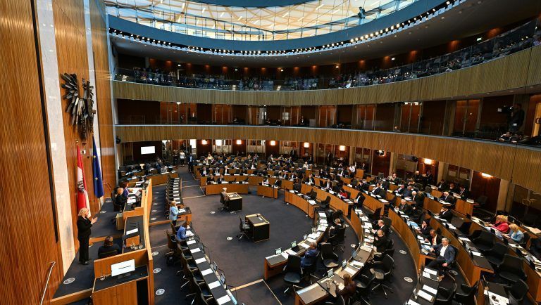 ABD0067_20240417 – WIEN –
STERREICH: bersichtsaufnahme aufgenommen am Mittwoch, 17. April 2024, anl. einer Sitzung des Nationalrats im Parlament in Wien. – FOTO: APA/HELMUT FOHRINGER
