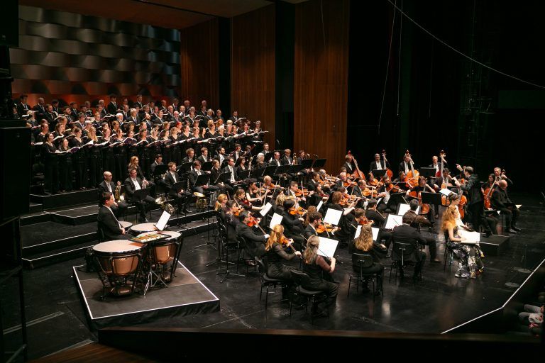 Bregenz am . 07.04.2024 SOV Symphonie Orchester Vorarlberg, Konzert 5, Dirigent Heinz Ferlesch, Vera Lotte Boecker, Patricia Nolz, Benjamin Bruns, Florian Boesch, Wiener Singakademie
