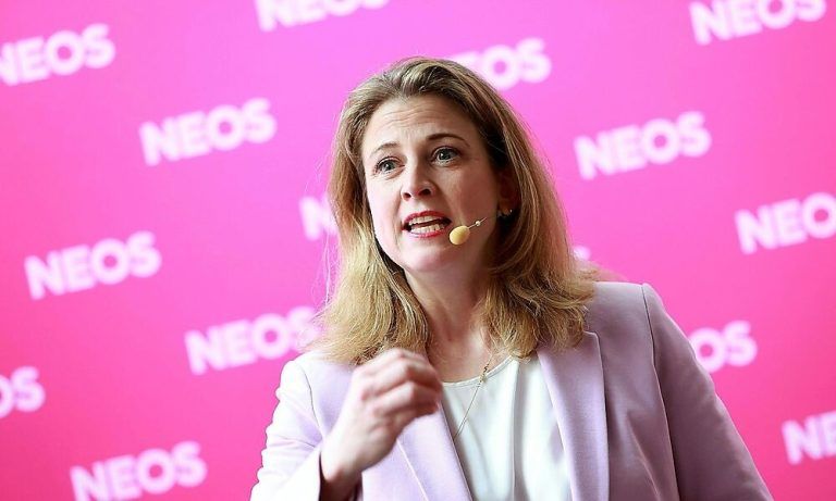 ABD0085_20230324 - SALZBURG - ÖSTERREICH: NEOS-Parteichefin Beate Meinl-Reisinger am Freitag, 24. März 2023, anlässlich des Wahlkampfauftaktes der NEOS im Rahmen der Salzburger Landtagswahl in Salzburg. - FOTO: APA/FRANZ NEUMAYR