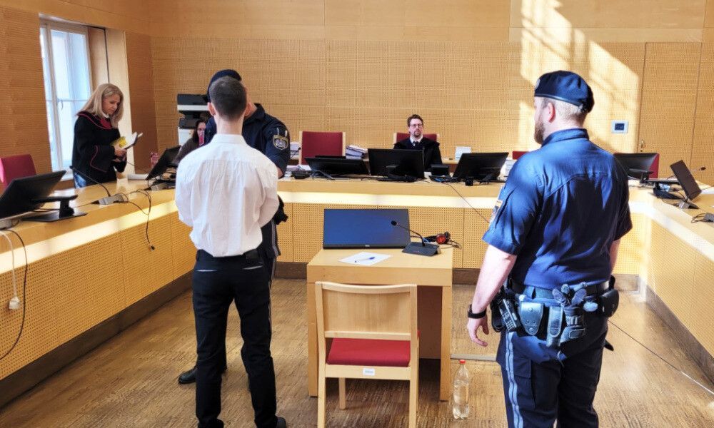 Mordversuch an Internet-Freundin: 18 Jahre Haft
