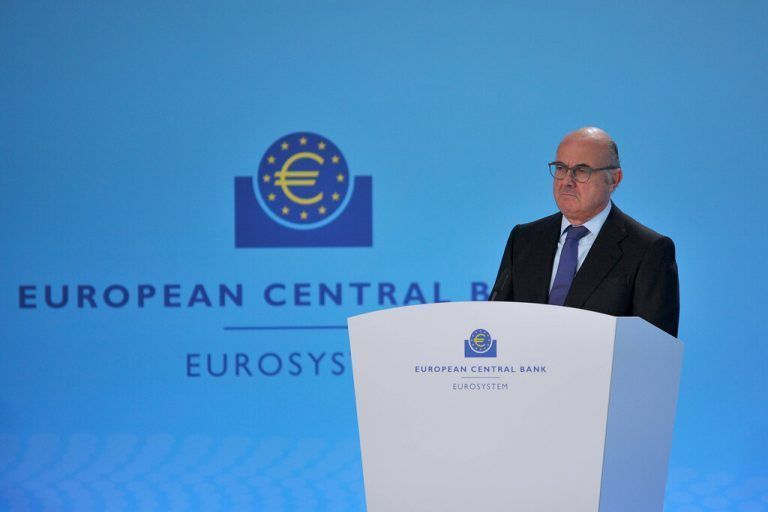 Europäische Zentralbank. Pressekonferenz. Luis de Guindos Jurado  ESP / Vizepräsident der Europäischen Zentralbank  anläßlich der Pressekonferenz nach der Ratssitzung am 14.12.2023 in Frankfurt am Main. 20231214MWI113697 *** European Central Bank Press conference Luis de Guindos Jurado ESP Vice-President of the European Central Bank at the press conference after the Governing Council meeting on 14 12 2023 in Frankfurt am Main 20231214MWI113697