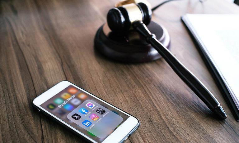 Verwaltungsrichter sollen entscheiden, wer überwacht wird