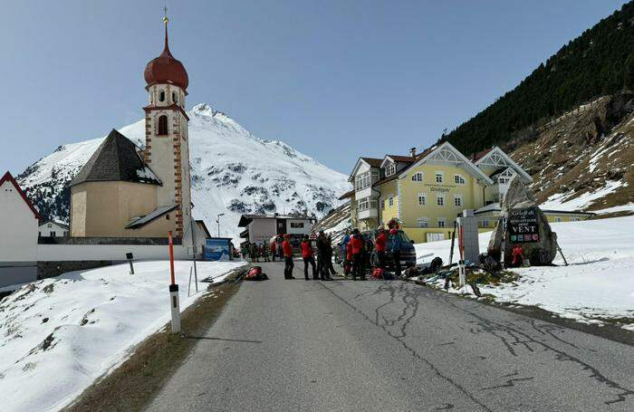Lawinenabgang in Tirol: Sucharbeiten laufen