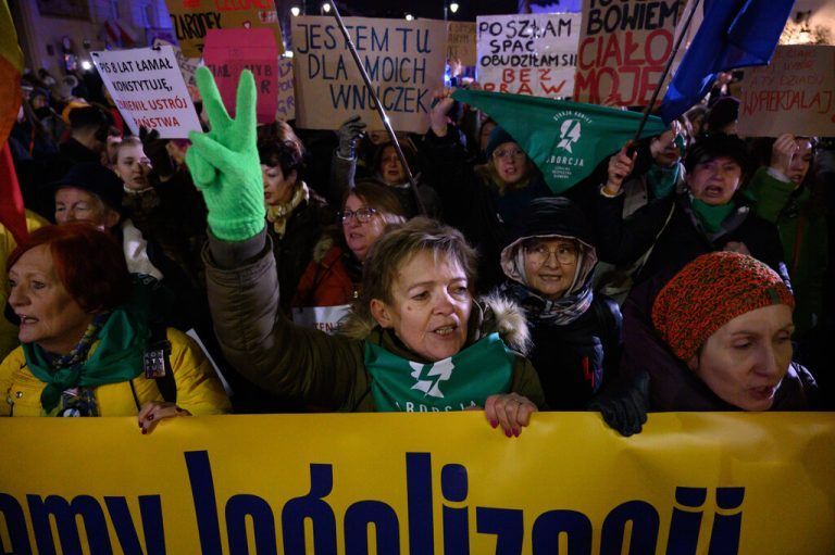 Pro-Abortion Demonstration In Warsaw. Demonstrators carry a banner and shout slogans as they take part in a rally in favour of free abortion in Warsaw, Poland on March 8, 2024. Hundreds of women gathered outside the presidential palace to demand immediate legalisation of abortion by the newly elected pro-European coalition, especially its more right leaning and conservative faction, Polska 2050 Poland 2050, lead by the speaker of the parliament Szymon Holownia. Szymon Holownia said that the parliament would not consider legislation to tackle the country s near-total ban on abortion until mid-April. Warsaw Poland Copyright: xAleksanderxKalkax