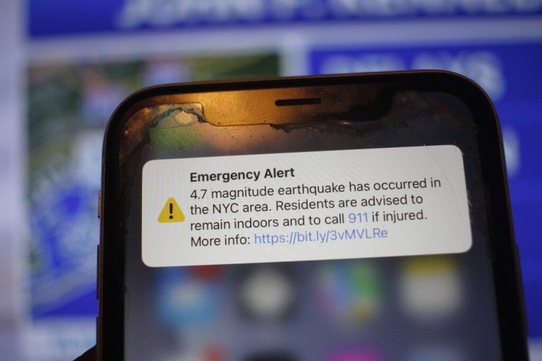 RECORD DATE NOT STATED Magnitude 4.7 Earthquake Felt in New York, New Jersey & PA . NEW Magnitude 4.7 Earthquake Felt in New York, New Jersey & PA . April 5, 2024, New York, USA: A Magnitude 4.7 to 4.8 Earthquake Felt in New York, New Jersey and Philadelphia this morning for about 20 seconds. Some people felt this even in TV stations and some area. Emergency alert sent to all phones Emergency Alert 4.7 magnitude earthquake has occurred in the NYC area. Residents are advised to remain indoors and to call 911 if injured. Credit: Niyi Fote/Thenews2 Foto: Niyi Fote/Thenews2/imago images Magnitude 4.7 Earthquake Felt in New York, New Jersey & PA . PUBLICATIONxNOTxINxUSA Copyright: xNiyixFotex