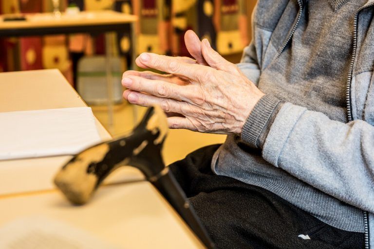 sujet alt alt werden aler mensch altersheim pflegeheim