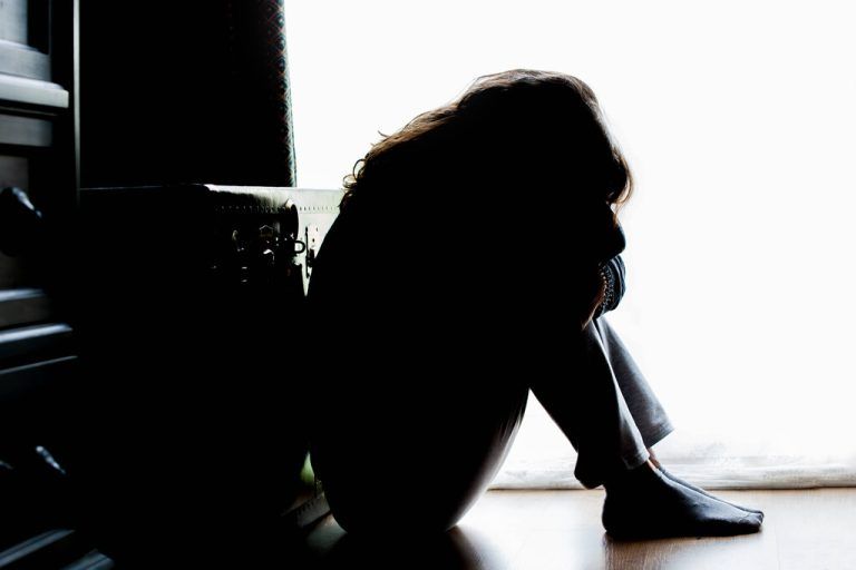 Unhappy mature lady, woman in silhouette, sitting on the floor with back lit. Depressing thoughts. Unhappy mature lady, woman in silhouette, sitting on the floor with back lit. Depressing thoughts. ,model released, Symbolfoto Copyright: xZoonar.com/Smilla72x 21041482 ,model released, Symbolfoto ,property released