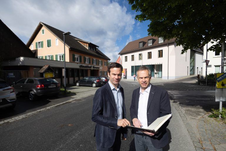 Bürgermeister Florian Themeßl-Huber und Beat Fleisch, Primus Immobilien drohne