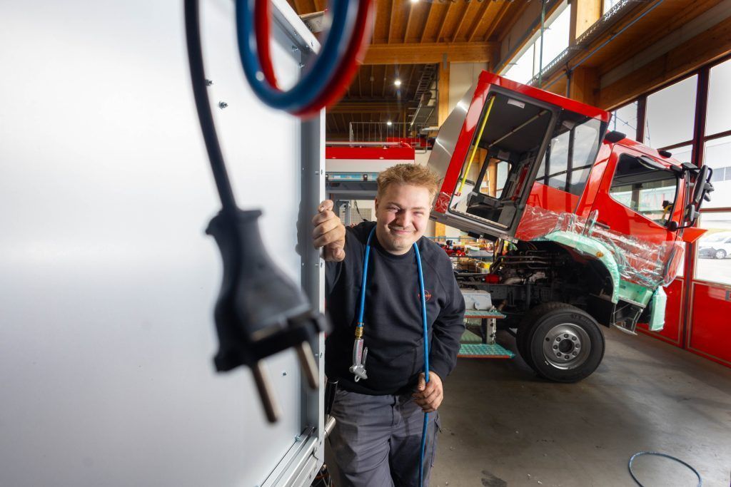 Im Einsatz für Feuerwehren: Aron Furxer baut Fahrzeuge