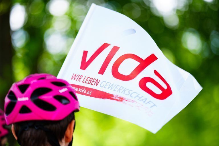 ABD0087_20240515 – WIEN – STERREICH: Warnstreik anl. des “Fahrradboten-KV” am Mittwoch, 15. Mai 2024, in Wien. – FOTO: APA/EVA MANHART