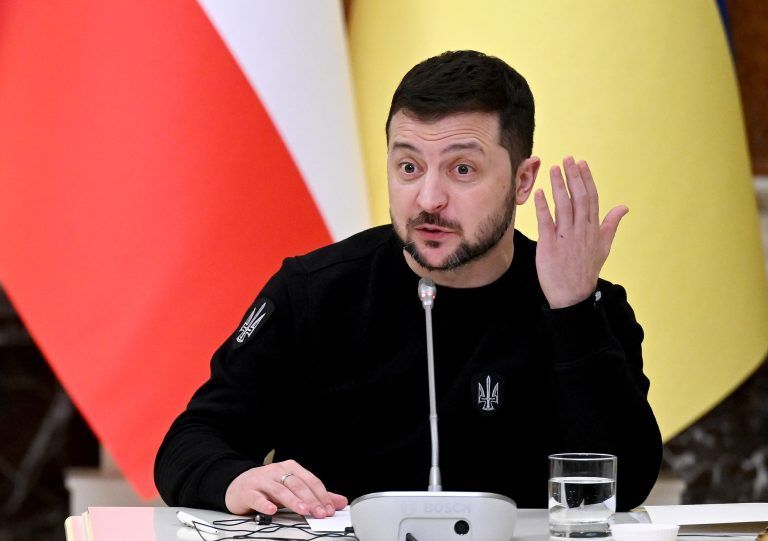 ABD0111_20230201 – KIEW – UKRAINE: Der ukrainische Prsident Wolodymiyr Selenskiyj bei einer PK in Kiew im Rahmen eines Besuches in der Ukraine am Mittwoch, 1. Februar 2023. – FOTO: APA/ROLAND SCHLAGER
