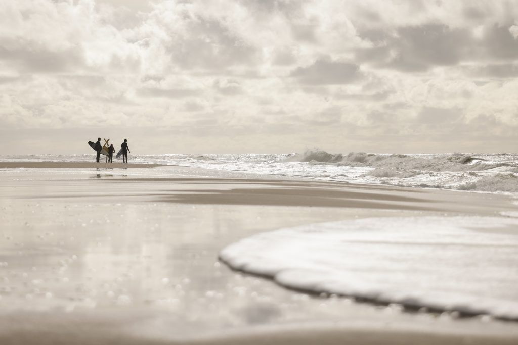 Nach Skandalvideo: Dutzende versammeln sich zu Mahnwache auf Sylt