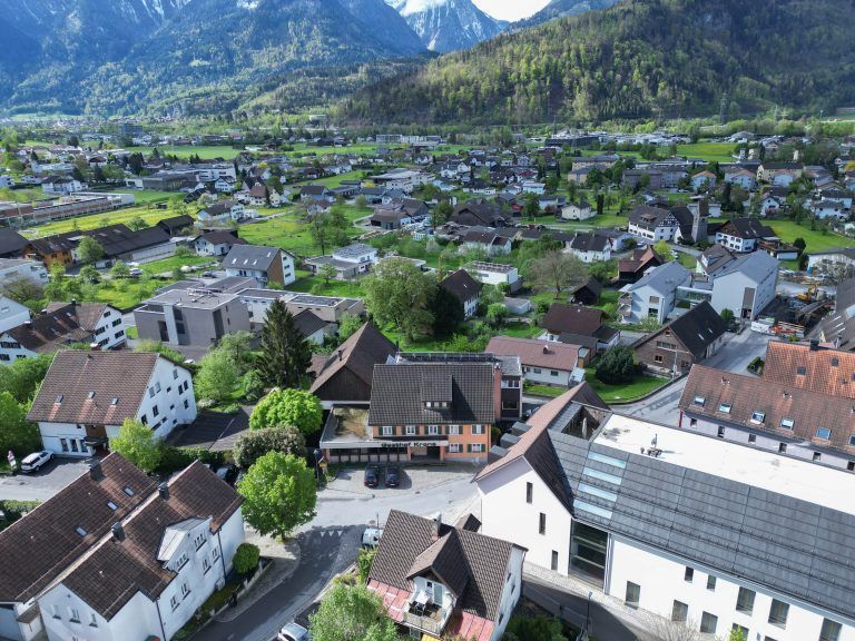 Bürgermeister Florian Themeßl-Huber und Beat Fleisch, Primus Immobilien drohne