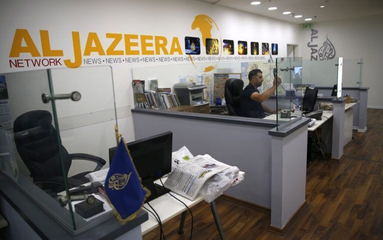 An employee of the Qatar based news network and TV channel Al-Jazeera is seen at the channel's Jerusalem office on July 31, 2017. Israel said on August 6, 2017 that it planned to close the offices of Al-Jazeera after Prime Minister Benjamin Netanyahu accused the Arab satellite news broadcaster of incitement. A statement from the communications ministry said it would demand the revocation of the credentials of journalists working for the channel and also cut its cable and satellite connections. / AFP PHOTO / AHMAD GHARABLI