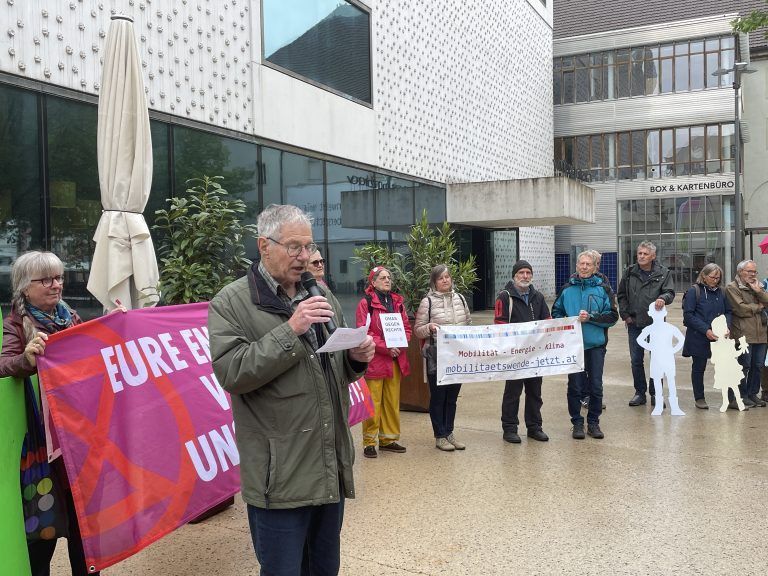 Mahnwache gegen Tunnelspinne
