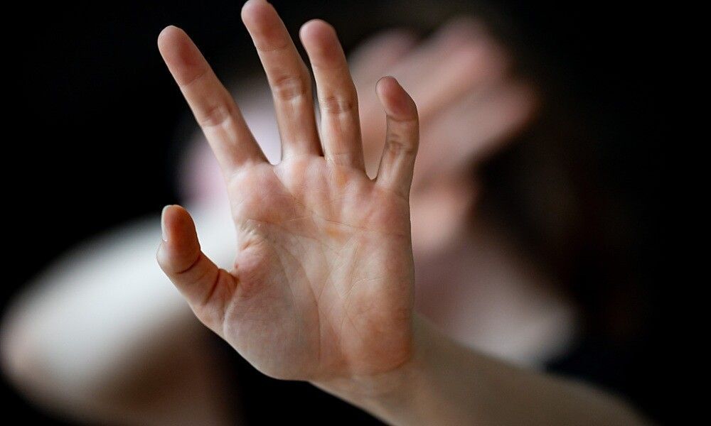 Mangel an Selbstbewusstsein: Frauen entschuldigen sich öfter als Männer