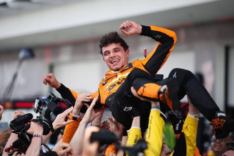 NORRIS Lando gbr, McLaren F1 Team MCL38, portrait mechanic, mecanicien, mechanics during the Formula 1 Crypto.com Miami Grand Prix 2024, 6th round of the 2024 Formula One World Championship, WM, Weltmeisterschaft from May 3 to 5, 2024 on the Miami International Autodrome, in Miami, United States of America - F1 - MIAMI GRAND PRIX 2024 DPPI/Panoramic PUBLICATIONxNOTxINxFRAxBEL 240505_R06_MIAMI_DP_XB3_9984