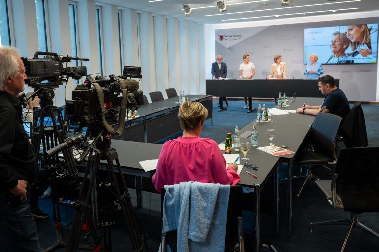 Pressefoyer Pflege 12484