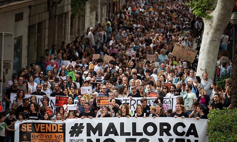 Tausende protestieren auf Mallorca gegen Massentourismus