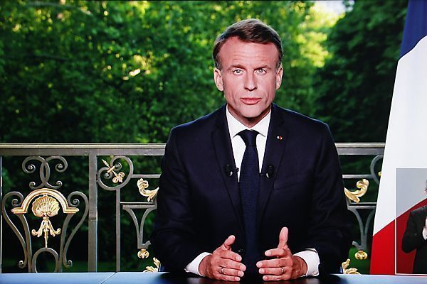 Macron kündigt nach Niederlage Neuwahlen in Frankreich an