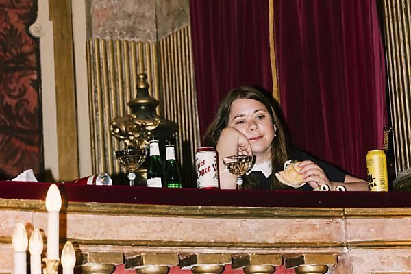 Rabenhof Theater lädt mit Stefanie Sargnagel zum &#8220;Opernball&#8221;