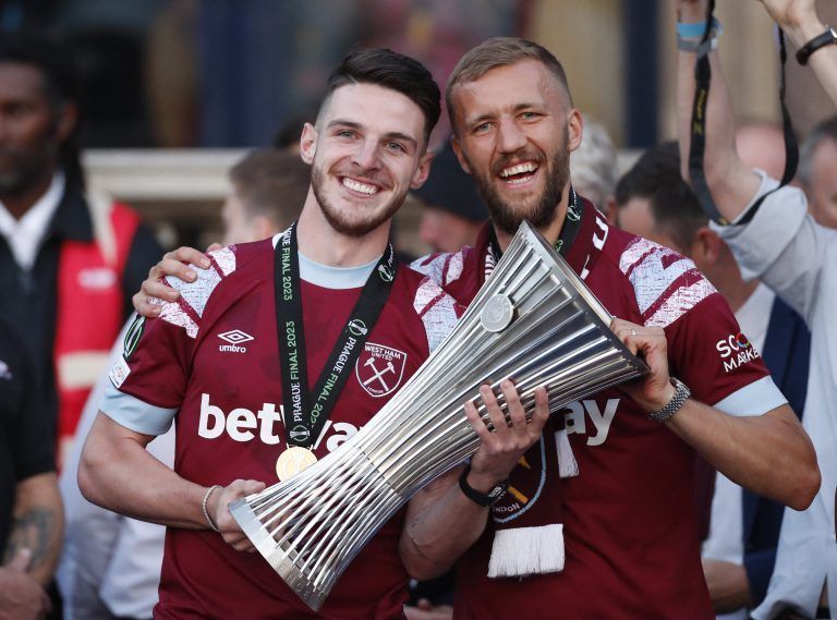 SOCCER-EUROPACONF-FIO-WHU/CELEBRATIONS