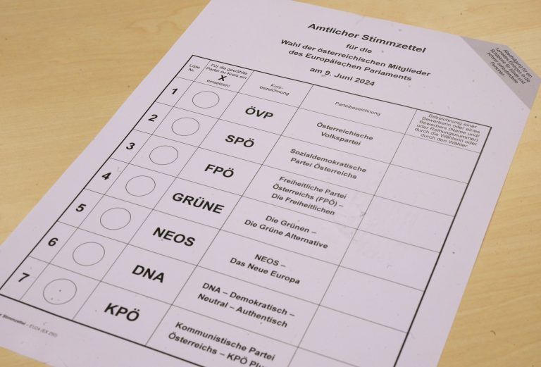 ABD0004_20240519 – WIEN –
STERREICH: ++ THEMENBILD ++ Ein Stimmzettel fr die EU-Wahl aufgenommen am Freitag, 17. Mai 2024, in Wien. Am 9. Juni 2024 finden die EU-Wahlen statt. – FOTO: APA/ROBERT JAEGER
