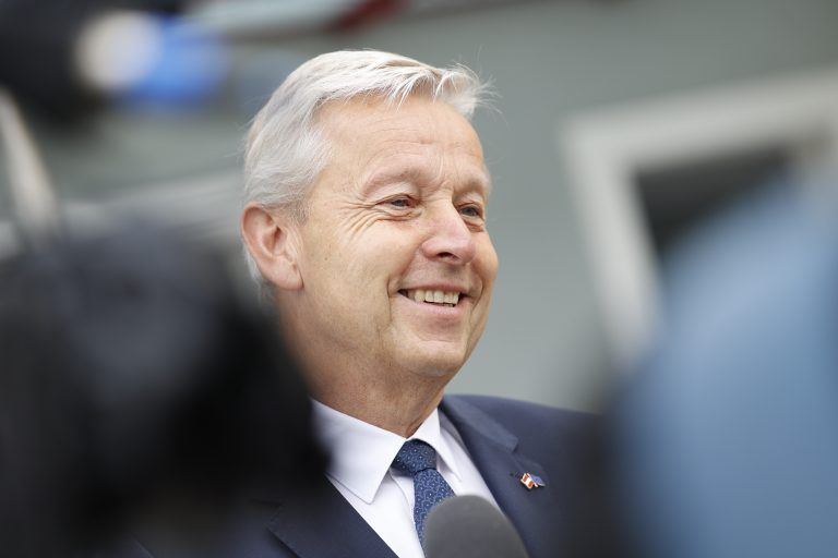 ABD0010_20240609 – GREINBACH –
STERREICH: Der
VP Spitzenkandidat fr die Nationalratswahl, Reinhold Lopatka anl. seiner Stimmabgabe im Rahmen der EU-Wahl am Sonntag, 09. Juni 2024, in Greinbach im Bezirk Hartberg-Frstenfeld. – FOTO: APA/ERWIN SCHERIAU