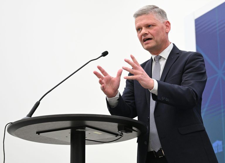 ABD0105_20240507 – WIEN –
STERREICH: Andreas Hanger (
VP) am Dienstag, 7. Mai 2024, anl. einer Sitzung des U-Ausschusses zum “Rot-Blauen Machtmissbrauch” im Parlament in Wien. – FOTO: APA/HELMUT FOHRINGER