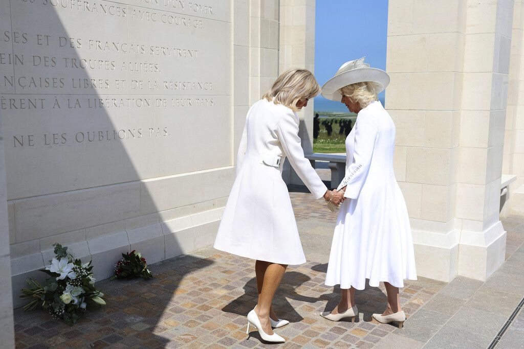 „Unangenehm“: Brigitte Macron greift nach Camillas Hand