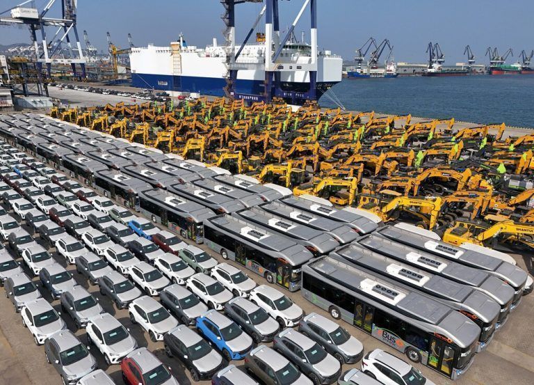 China Auto Export Growth in 2024 A large number of Chinese-made cars and construction machinery are gathering at the port of Yantai, waiting to be loaded for export, in Yantai, China, on April 1, 2024. In the first two months of 2024, China s auto exports have reached 831,000 units, up 22.1% year on year, according to the General Administration of Customs. Among them, 182,000 new energy vehicles are being exported, an increase of 7.5% year-on-year. Yantai Shandong China PUBLICATIONxNOTxINxFRA Copyright: xCFOTOx originalFilename: cfoto-chinaaut240402_npaHM.jpg