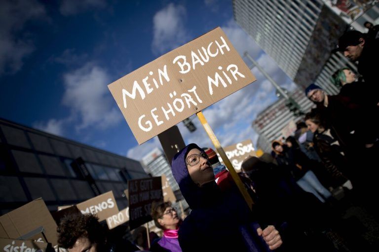 International Woman s Day Berlin DEU, Deutschland, Germany, Berlin, 08.03.2019 Demonstranten mit Plakat Mein Bauch gehoert Mir gegen den Paragraph 219a auf dem Internationalen Frauentag unter dem Motto Feiern Streiken Weiterkaempfen am 8. Maerz in Berlin. Die Demostration zum Frauentag fordert die Gleichberechtigung und mehr Rechte von Frauen, die sexuelle Selbstbestimmung und protestiert gegen sexuelle Gewalt an Frauen und patriachale Strukturen . Der Frauentag wurde auf Anregung der deutschen Sozialdemokratin ClaraZetkin erstmals am 19. Maerz 1911 in Deutschland und in Nachbarlaendern organisiert. Seit 1921 wird der Frauentag jaehrlich am 8. Maerz gefeiert und ist seit diesem Jahr Feiertag in Berlin. Participants with poster the paragraph 219a in favour of women s rights during the International Woman s Day in Berlin, Germany, 08 March