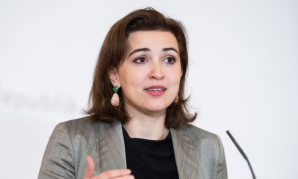 Führt Amtsgeschäfte wie bisher weiter: Alma Zadić erwartet zweites Kind