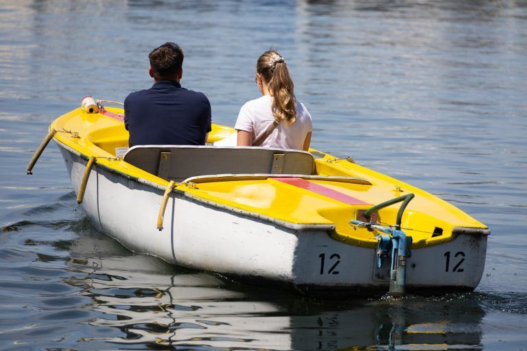 Cindy Feurstein-Morscher oder Daniel Morscher mit Boote