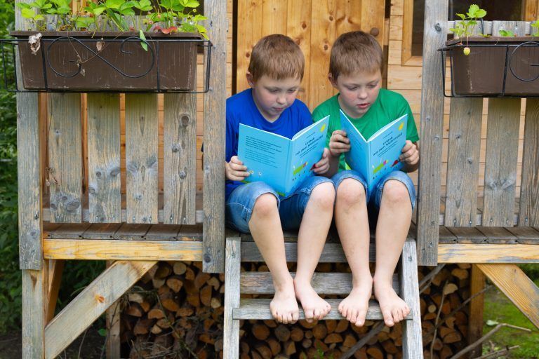 Vera Fechtigs Zwillinge haben ein Buch von Kindern für Kinder gestaltet, um sich finanziell an einer Reise zu beteiligen, die sie sich wünschen