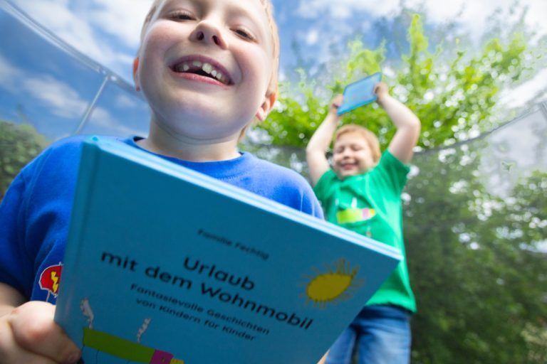 Vera Fechtigs Zwillinge haben ein Buch von Kindern für Kinder gestaltet, um sich finanziell an einer Reise zu beteiligen, die sie sich wünschen