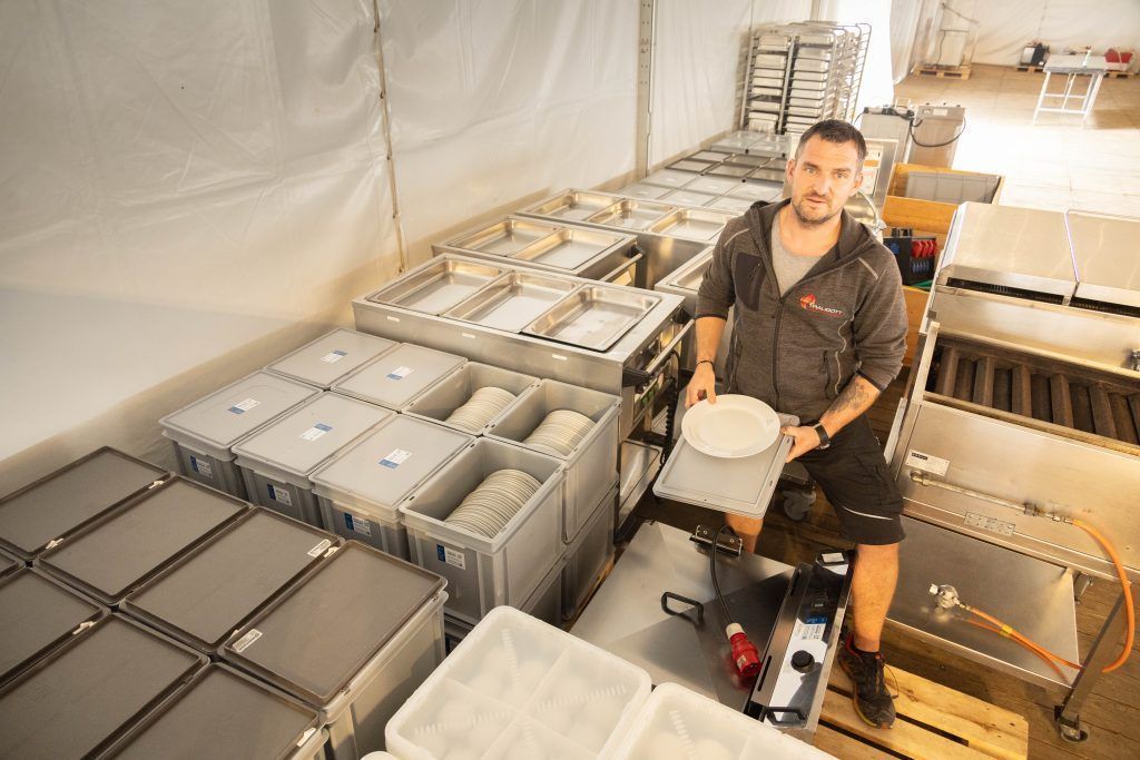 Hunderte Helfer packen fleißig mit an