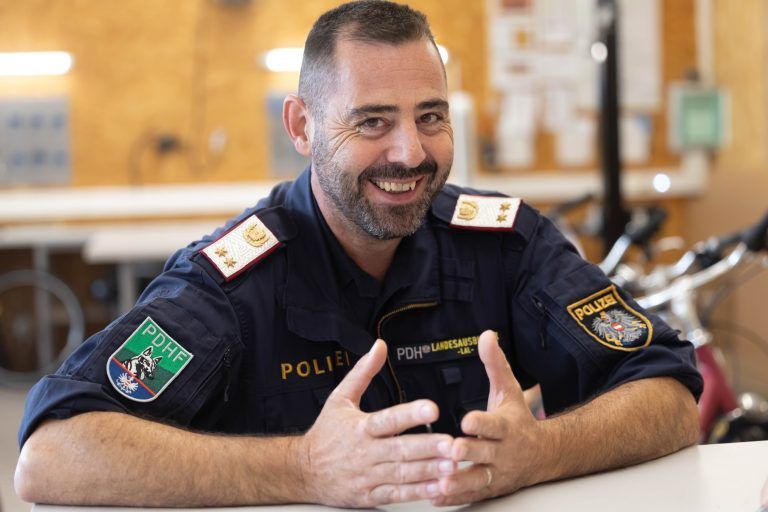 Polizei Polizeihund Hundeübung ssuchtgift
