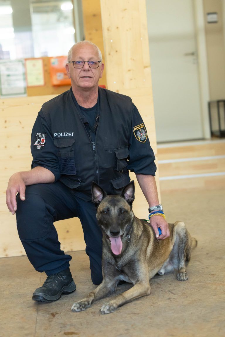 Polizei Polizeihund Hundeübung ssuchtgift