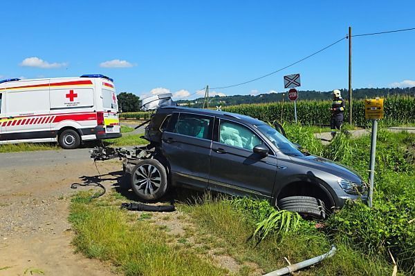 Bub bei Crash von Auto und Zug in der Steiermark verletzt