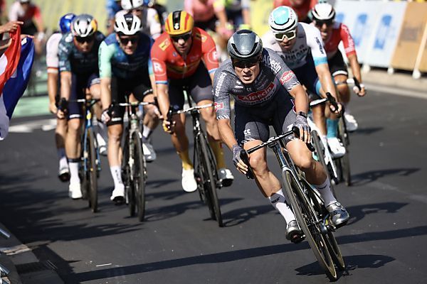 Philipsen gewinnt nach Girmay-Sturz letzte Tour-Flachetappe