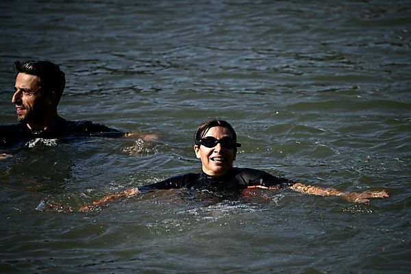 Pariser Bürgermeisterin schwimmt vor Olympia in der Seine