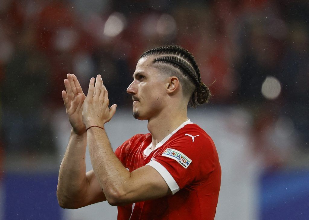 Marcel Sabitzer erscheint mit neuer Frisur