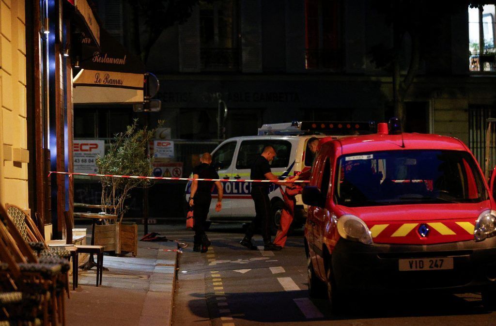 Auto rast in Terrasse eines Cafés: Toter und Schwerverletzte