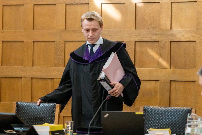 Verurteilungen: Nacktfoto Minderjähriger weitergeleitet