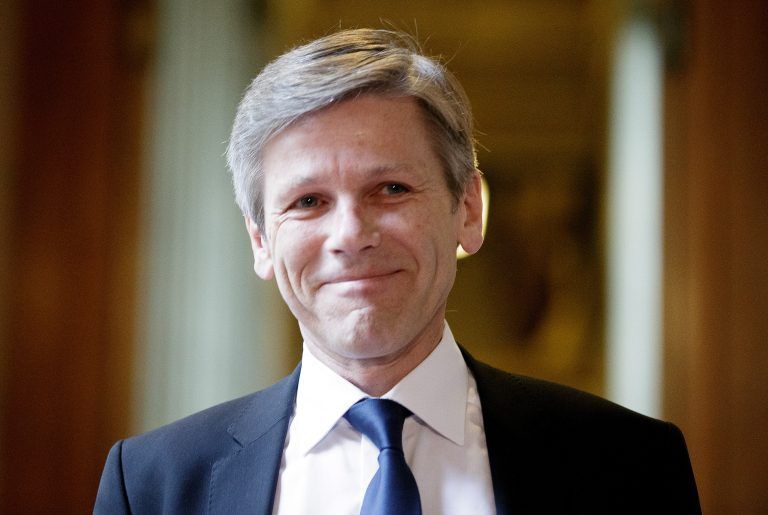 ABD0007_20180122 – WIEN –
STERREICH: ZU APA0133 VOM 22.1.2018 – Josef Ostermayer vor Beginn einer Sitzung des Ministerrates am Mittwoch, 18. Mai 2016, in Wien. Die Sozialbau, gr§ter gemeinntziger Bautrger in
sterreich, wird auch unter ihrem neuen Generaldirektor Josef Ostermayer den Fokus auf die Errichtung leistbarer Mietwohnungen legen. – FOTO: APA/GEORG HOCHMUTH
